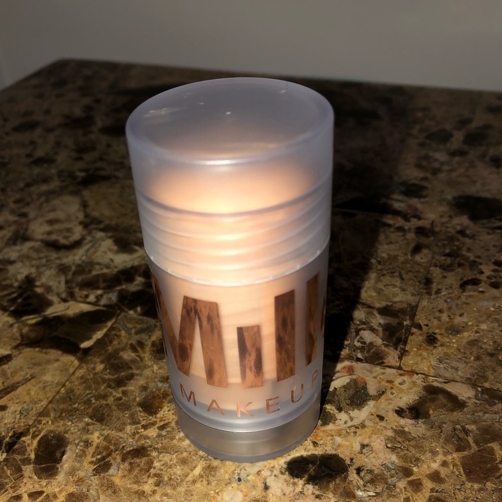 Milk luminous blur stick